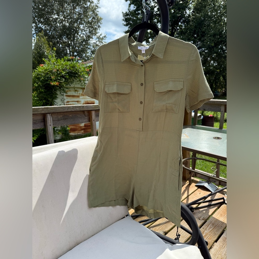 NWT Boutique MittoShop Olive Green Textured Collared Pocketed Short Romper Small